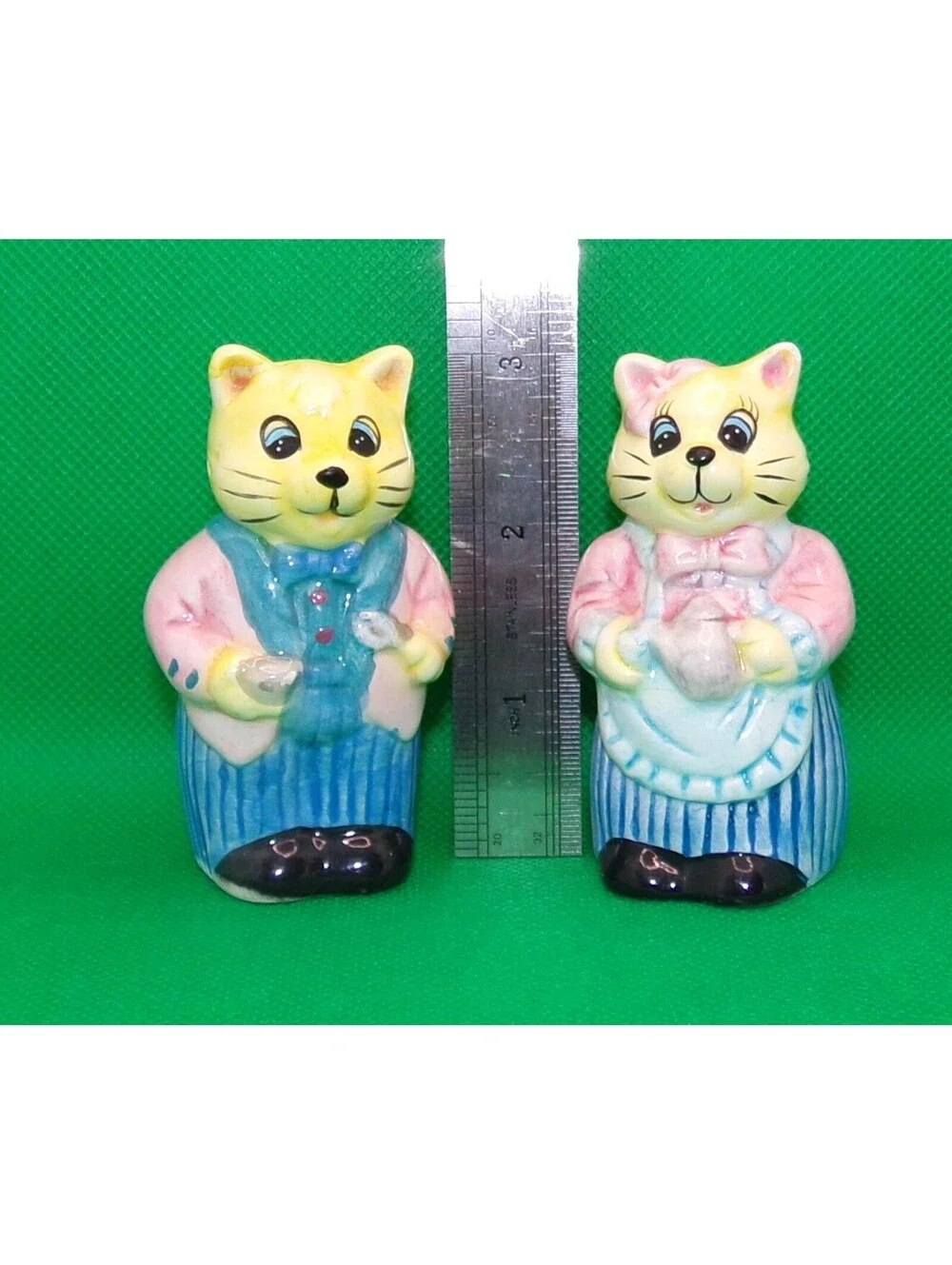 VINTAGE AVON CAT KITTEN SALT PEPPER SHAKERS SET ANTHROPOMORPHIC
